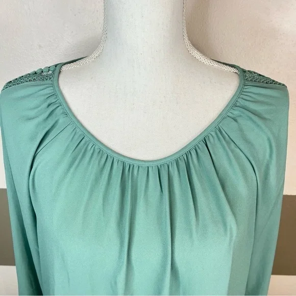 2/$25 Loft Sea Foam Green Business Casual Lightweight Feminine Pretty Blouse M - Picture 7 of 13